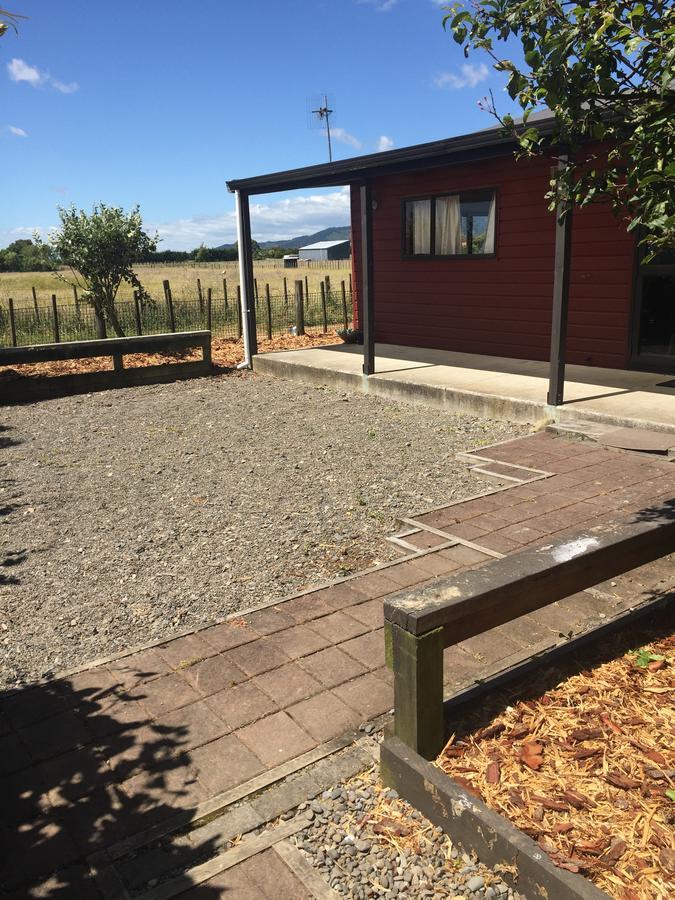 Lama Brown Quiet Rural Cottage Levin Exterior photo